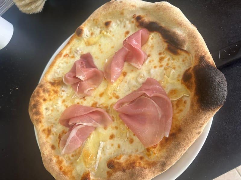 Pizza Camembert Jambon cru