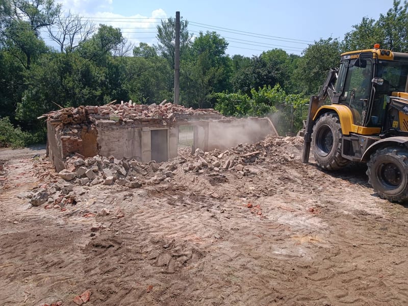 Събаряне и бутане на сгради