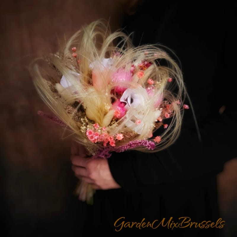 Floral Designs with Dried and Preserved Flowers