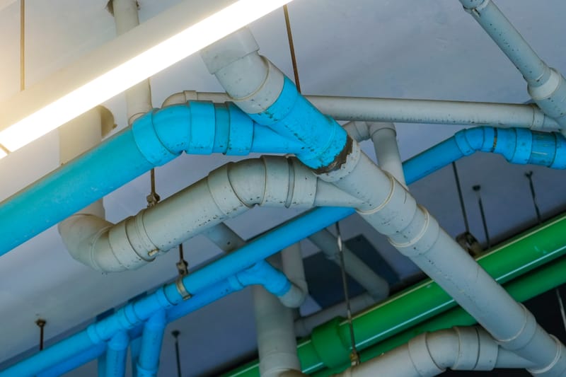 تأسيس أنابيب المياه