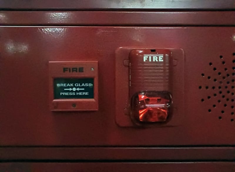 تركيب أنظمة مكافحة الحرائق