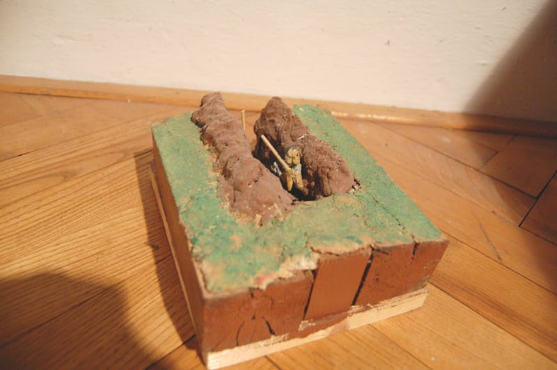 cca 2004, 30x25x15 cm, dřevo, papírmašé, akryl