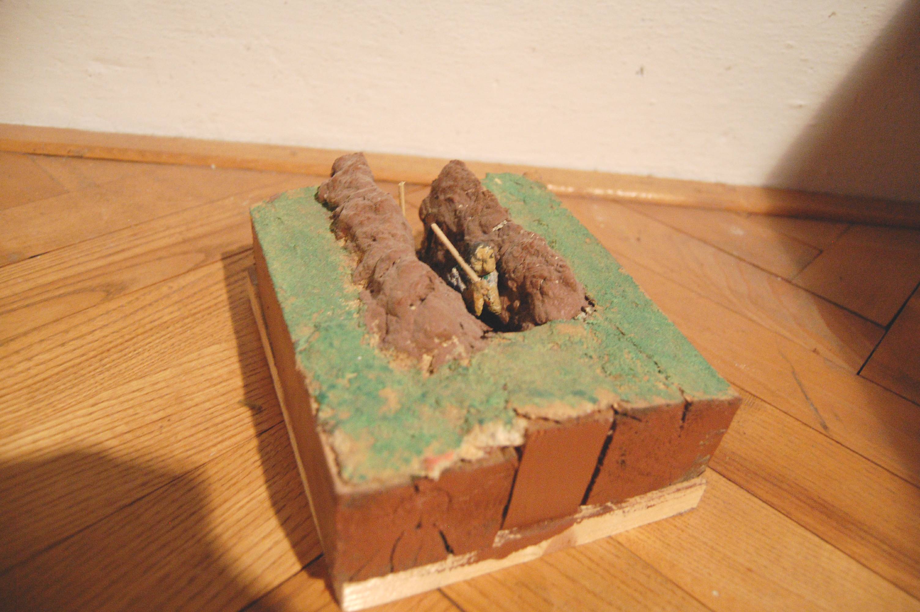 cca 2004, 30x25x15 cm, dřevo, papírmašé, akryl