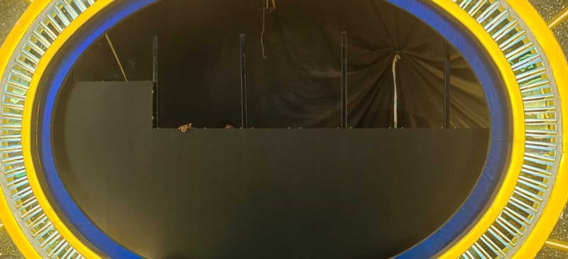This includes state of art finished quality LED panels on seamless movement on studio rail (ceiling mounted)