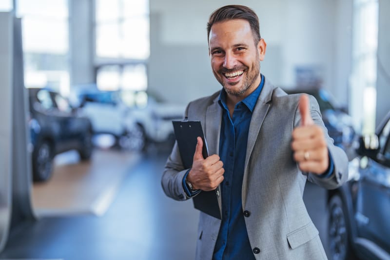 تجار السيارات المستعملة