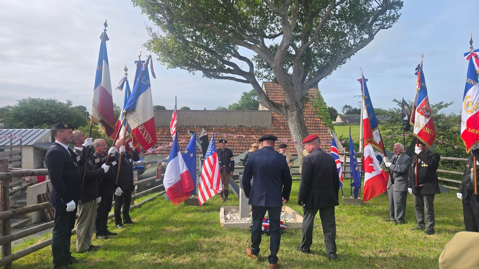 Hommage aux parachutistes