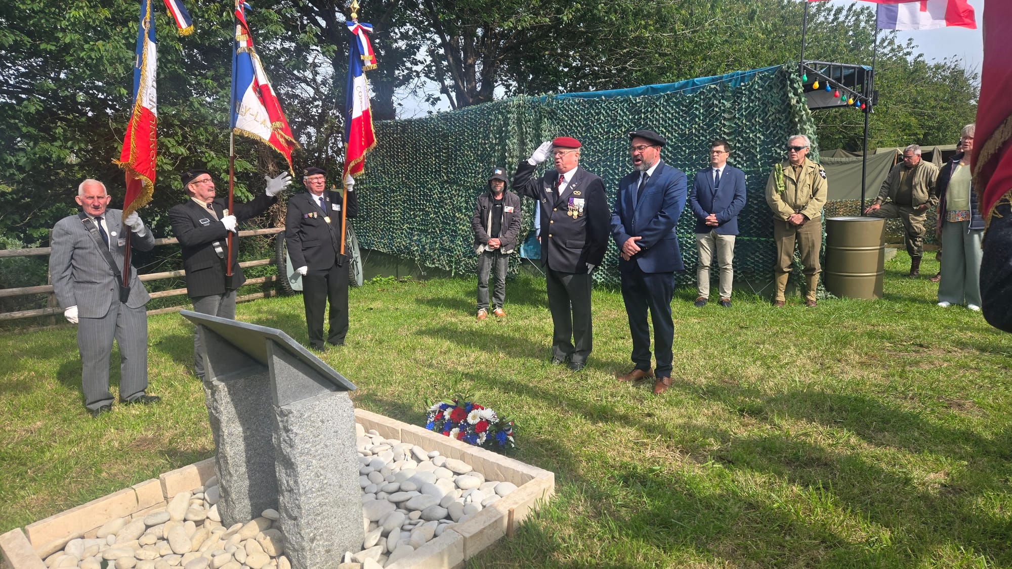Hommage aux parachutistes