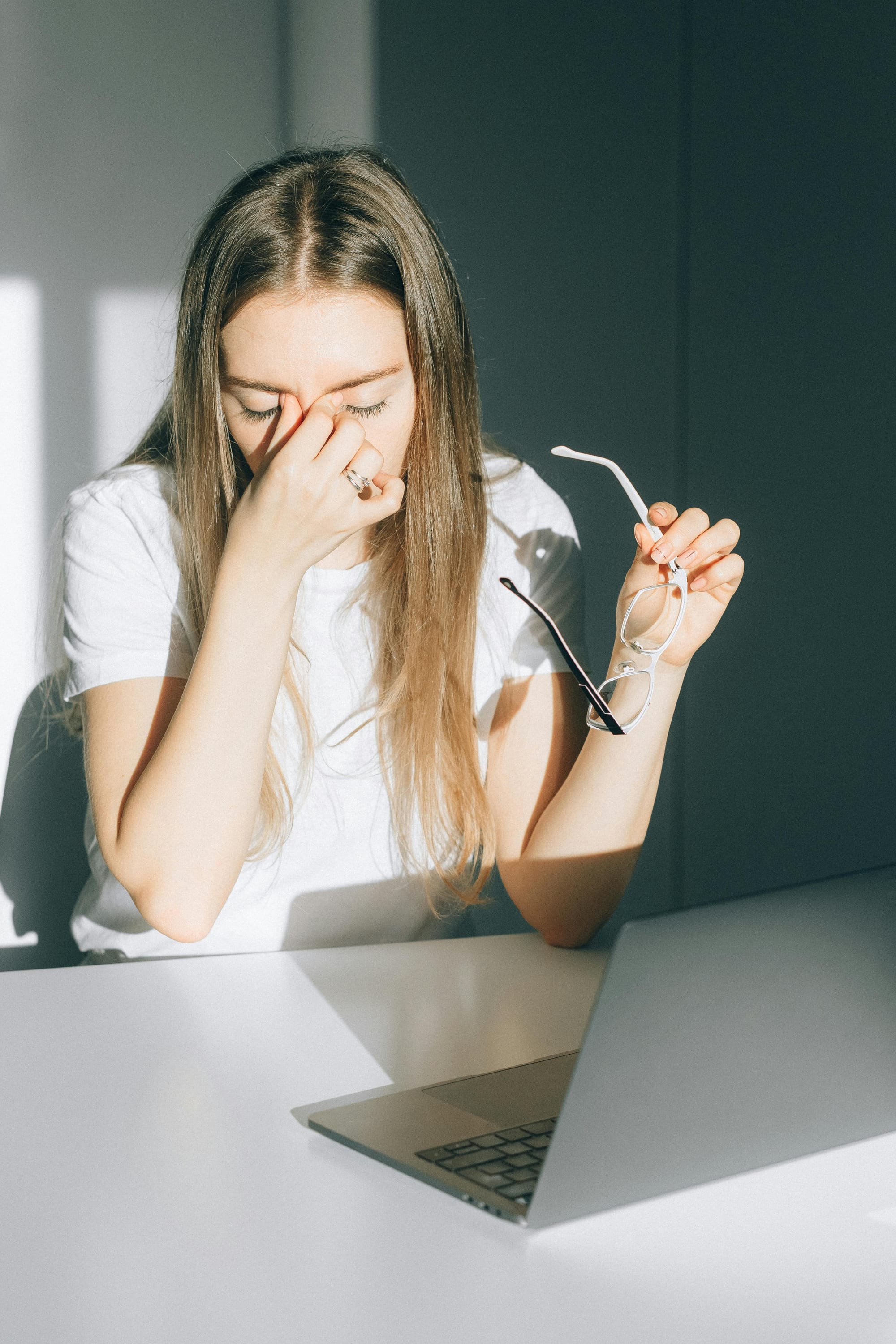 Can eye problems cause headaches? Here's what you should know