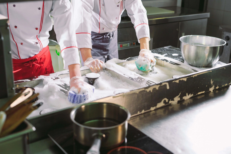 LIMPIEZA DE COCINAS EN RESTAURANTES Y HOTELES