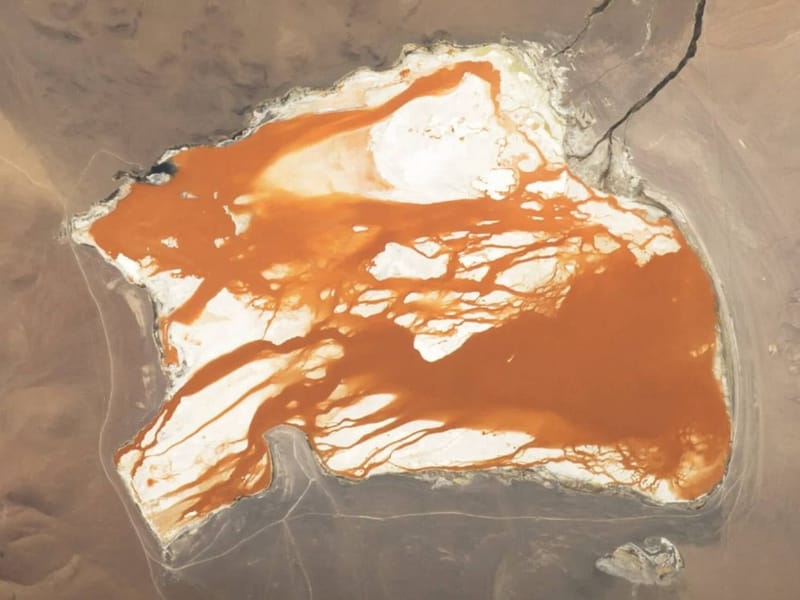 Extraña mancha naranja en Sudamérica