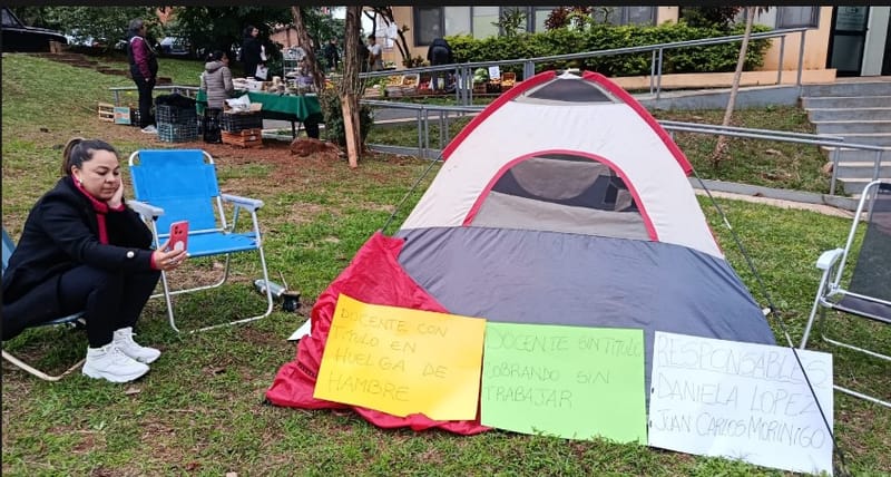 Valeria Paraná docente en huelga de hambre