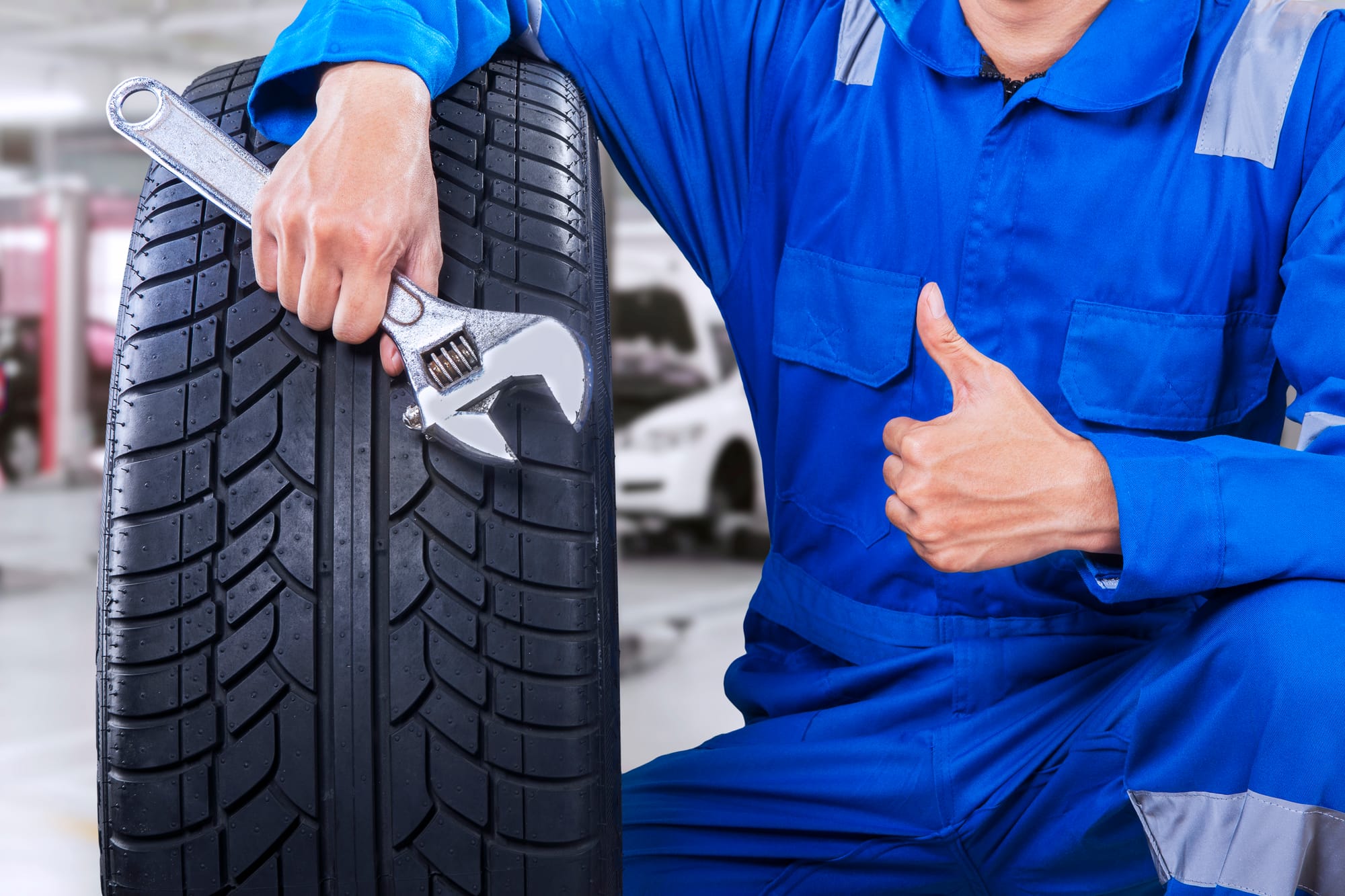 بنشر متنقل في عجمان _ تصليح اطارات متنقل 0568982998