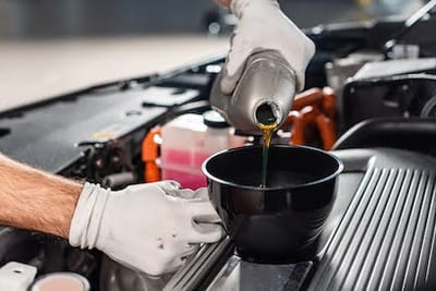دليل الصيانة الدورية للسيارات في دبي: الحفاظ على سيارتك بحالة ممتازة