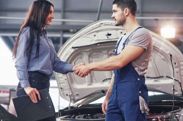 ميكانيكي متنقل عجمان خدمة إصلاح السيارات بالمنزل في عجمان.
