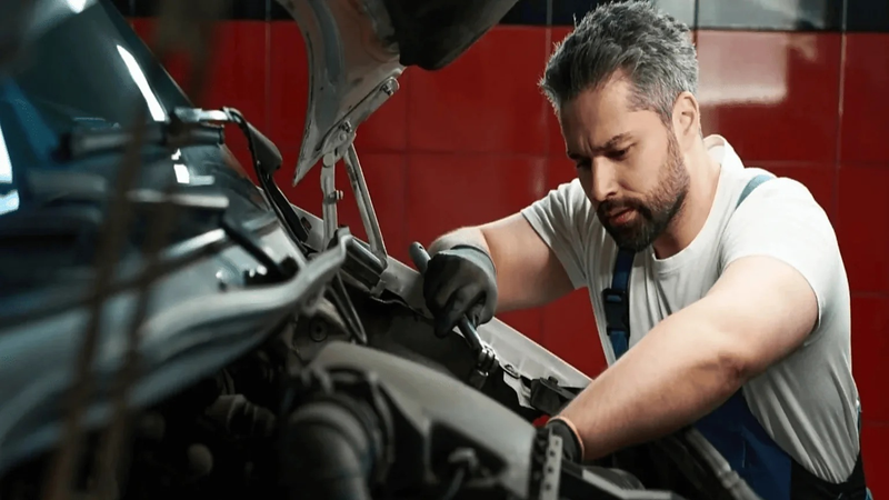 ميكانيكي متنقل متخصص و معتمد 