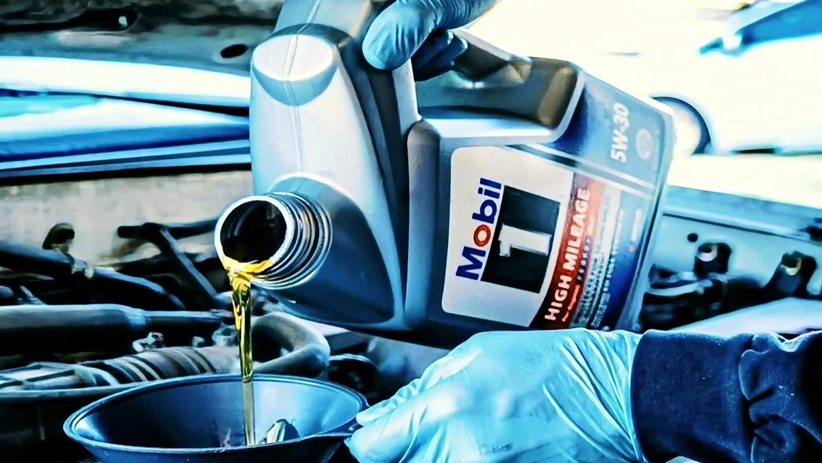 الصيانة الدورية وتبديل زيت المحرك 