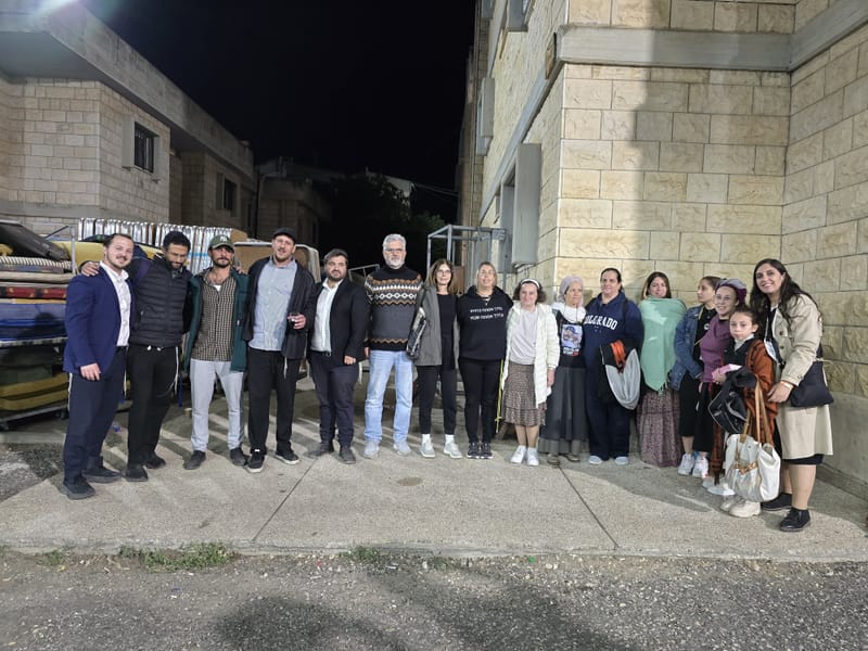 Accompanying and supporting families of kidnapped people
