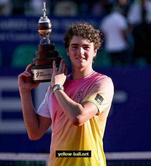 فونسيكا يحقق لقبه الأول في بطولات ATP