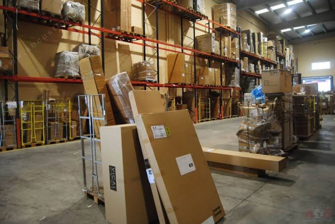 خدمة تخزين الأثاث