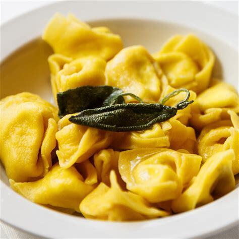 Tortelloni Ricotta e Prezzemolo Saltati con burro e salvia