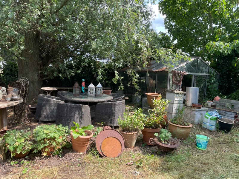 Wat er allemaal niet verborgen kan zitten. Terug een aangename tuin.