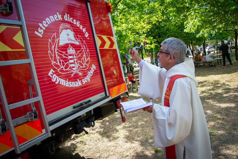 Ünnepélyesen átadták Lakitelek új tűzoltóautóját