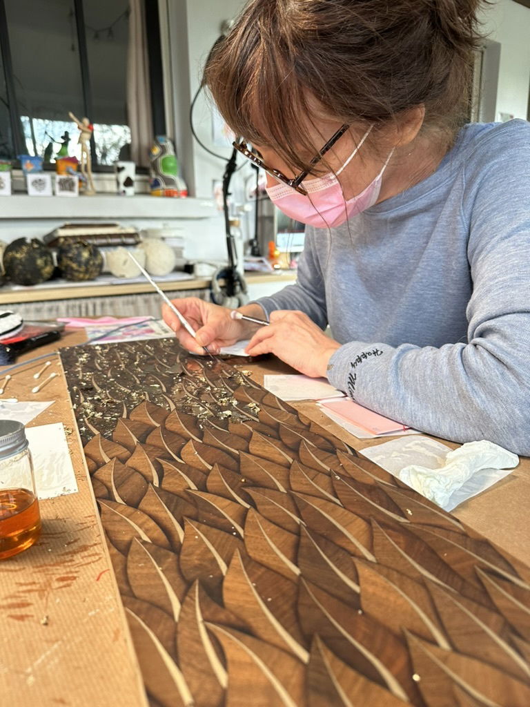 feuille d'or sur marqueterie
