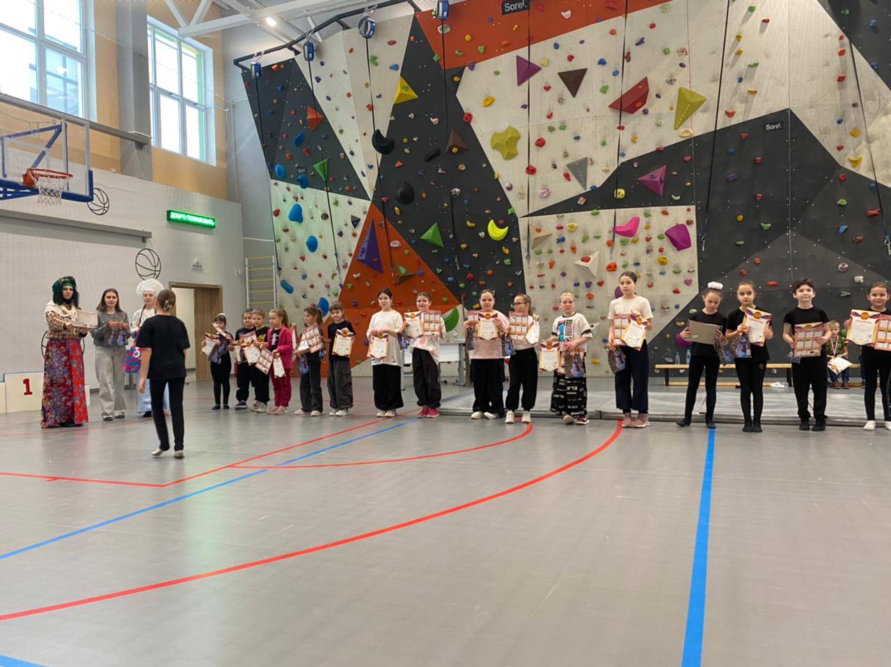 ПРЕДНОВОГОДНИЕ ВЫСТУПЛЕНИЯ НА СОРЕВНОВАНИЯХ, ПОЗДРАВЛЕНИЕ ДЕТЕЙ С НОВЫМ ГОДОМ