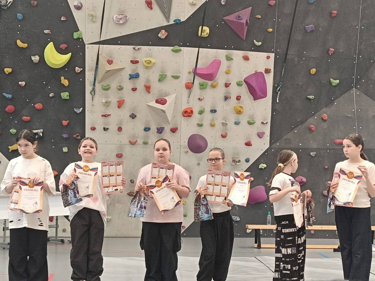 ПРЕДНОВОГОДНИЕ ВЫСТУПЛЕНИЯ НА СОРЕВНОВАНИЯХ, ПОЗДРАВЛЕНИЕ ДЕТЕЙ С НОВЫМ ГОДОМ