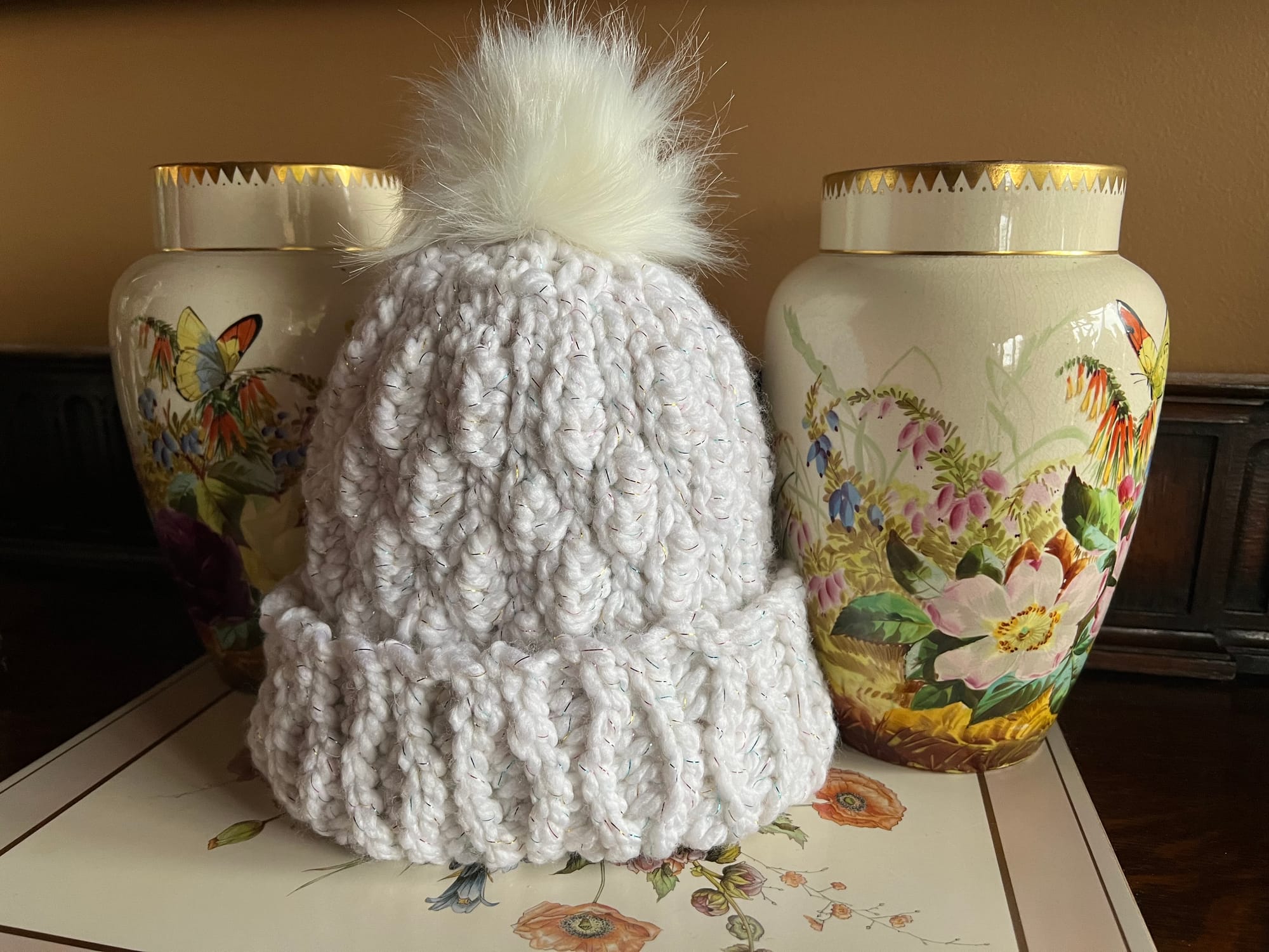 #20 White Uce (Iridescent Threads) (Click on image to enlarge)