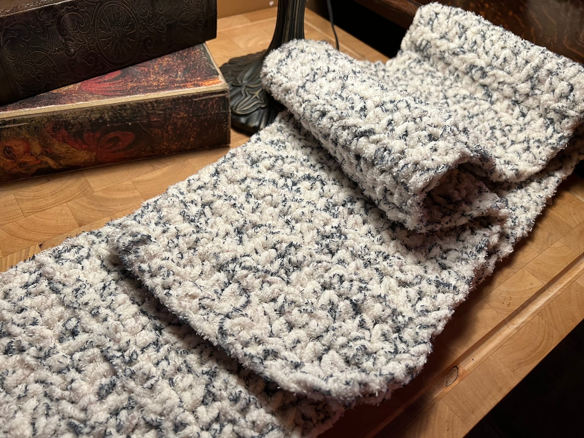 #23 Polar Bear Scarf (Click on image to enlarge)