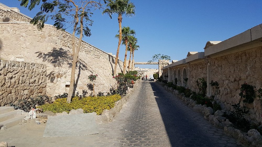 احدي مشاريعنا في مصر منتجع الباتروس