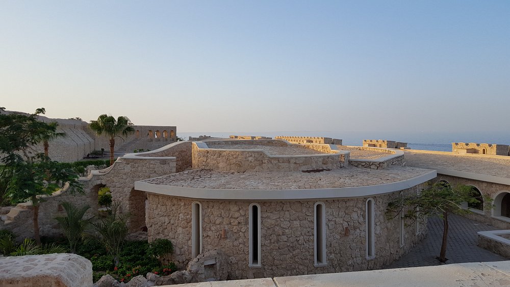 احدي مشاريعنا في مصر منتجع الباتروس