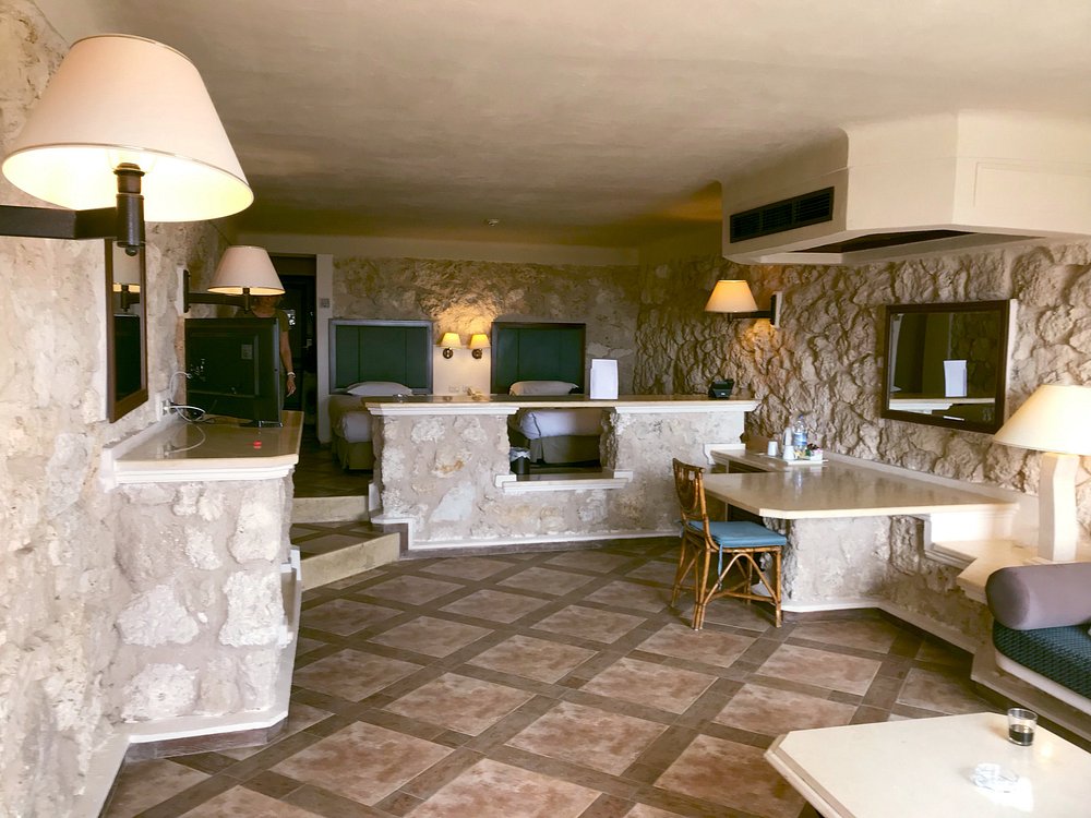 احدي مشاريعنا في مصر منتجع الباتروس