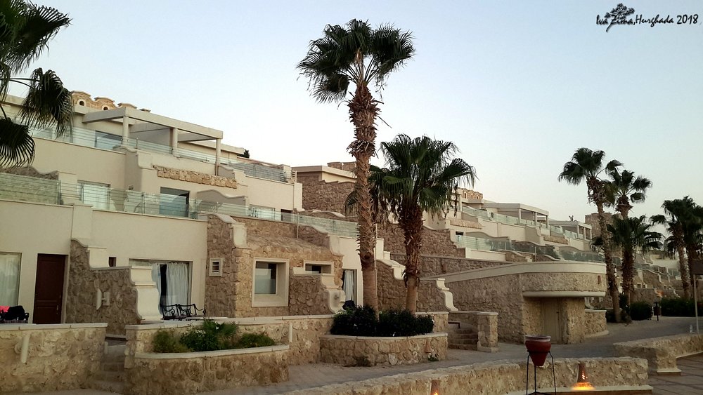 احدي مشاريعنا في مصر منتجع الباتروس