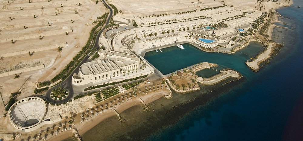 احدي مشاريعنا في مصر منتجع الباتروس