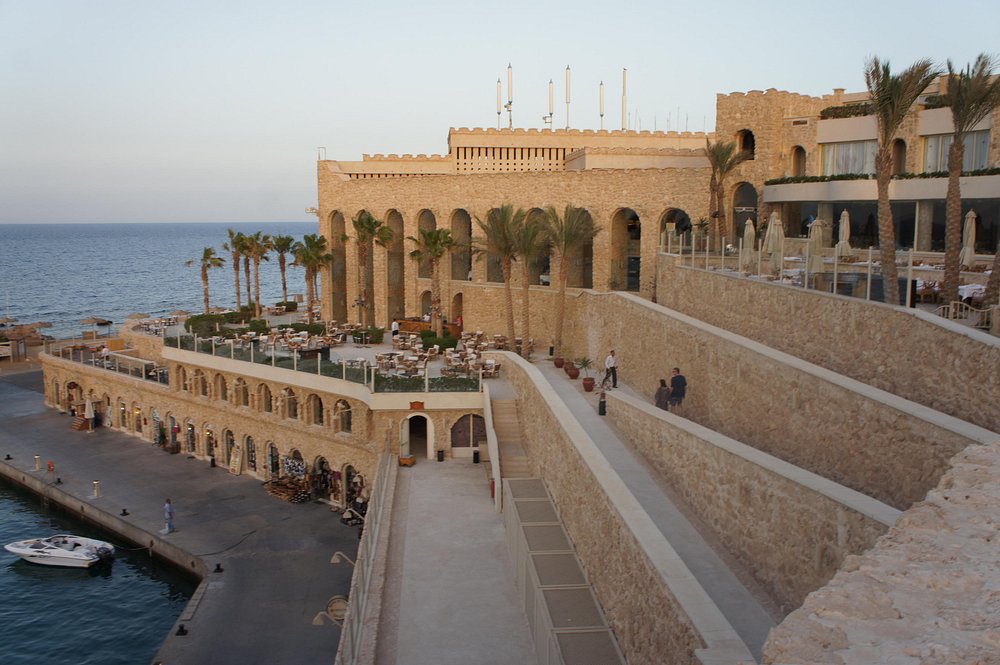 احدي مشاريعنا في مصر منتجع الباتروس