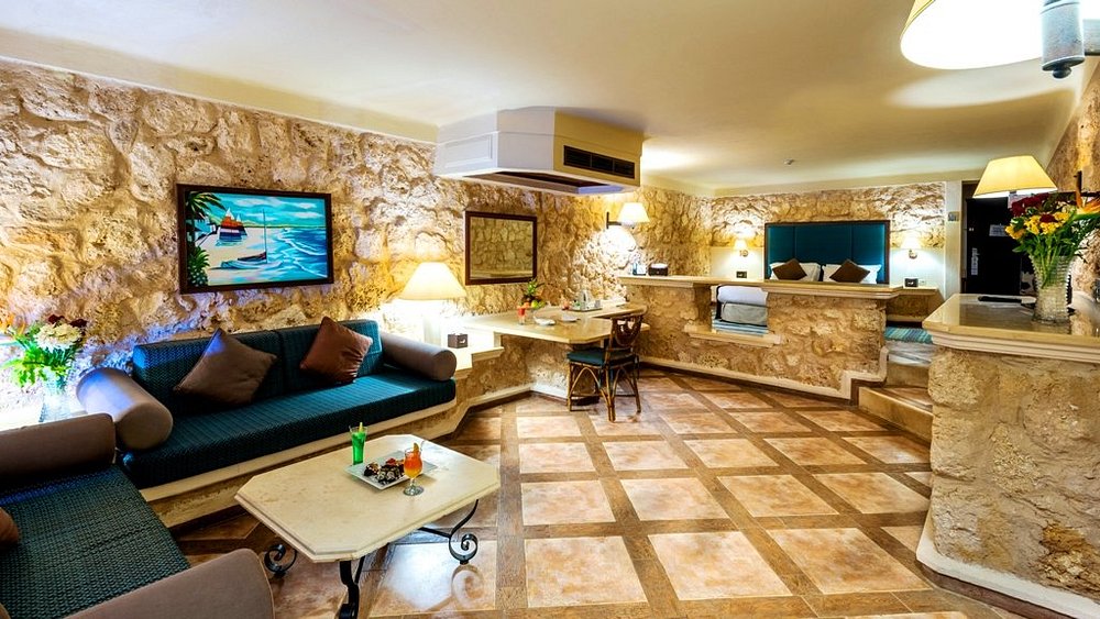 احدي مشاريعنا في مصر منتجع الباتروس