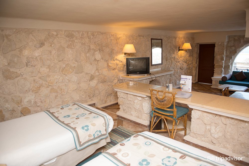 احدي مشاريعنا في مصر منتجع الباتروس