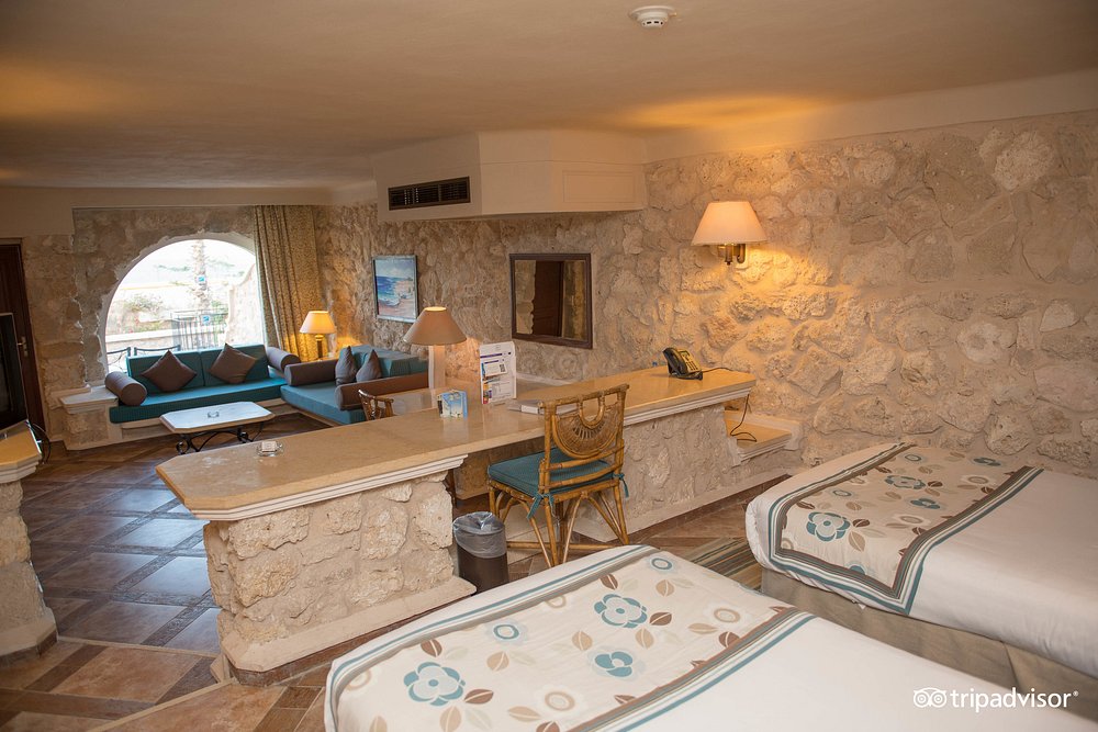 احدي مشاريعنا في مصر منتجع الباتروس