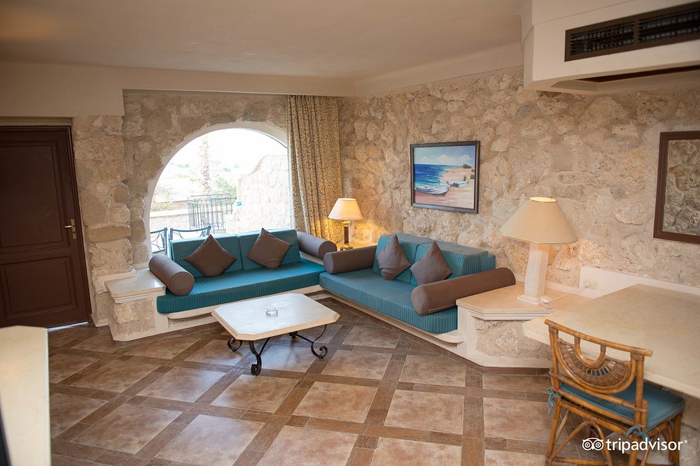 احدي مشاريعنا في مصر منتجع الباتروس