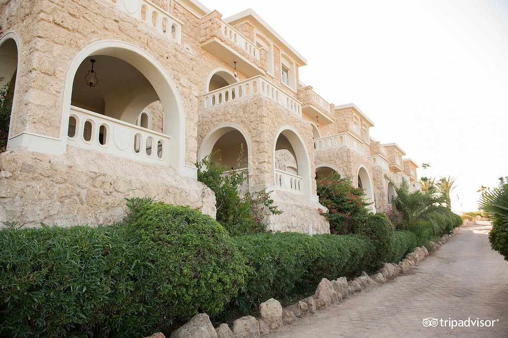 احدي مشاريعنا في مصر منتجع الباتروس