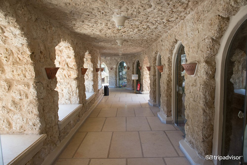 احدي مشاريعنا في مصر منتجع الباتروس