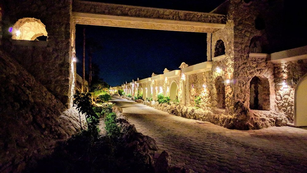 احدي مشاريعنا في مصر منتجع الباتروس