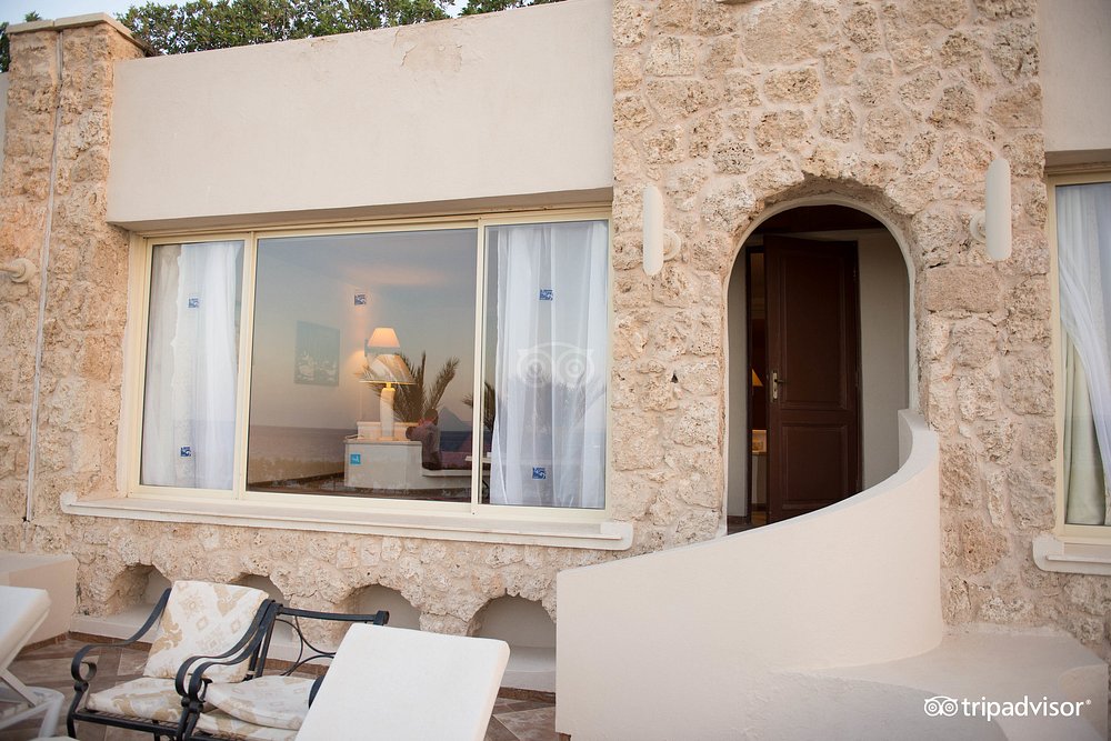 احدي مشاريعنا في مصر منتجع الباتروس