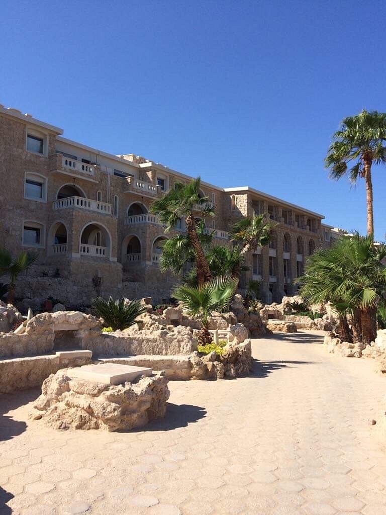 احدي مشاريعنا في مصر منتجع الباتروس