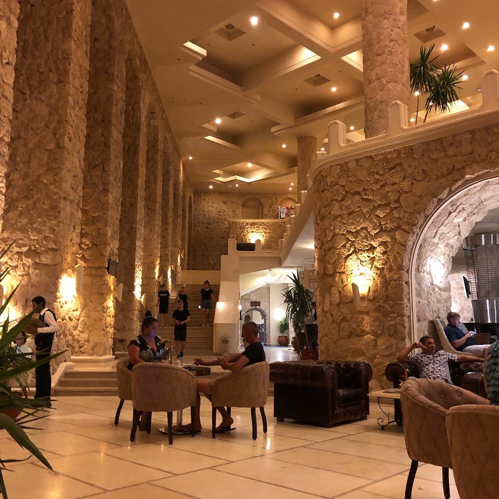 احدي مشاريعنا في مصر منتجع الباتروس