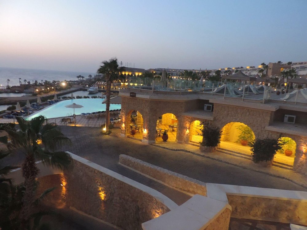 احدي مشاريعنا في مصر منتجع الباتروس