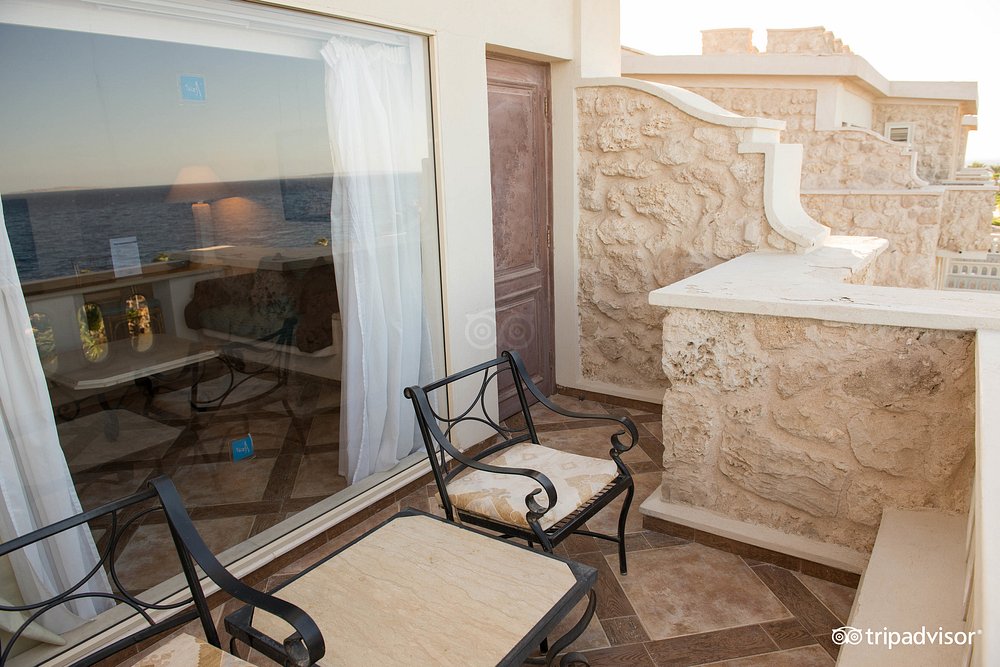 احدي مشاريعنا في مصر منتجع الباتروس