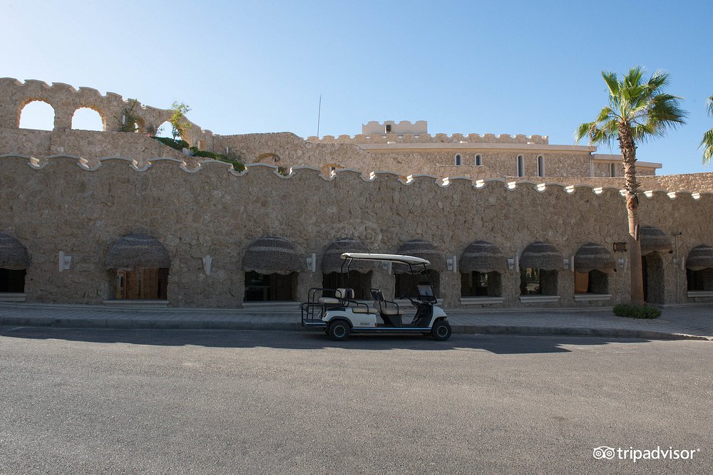 احدي مشاريعنا في مصر منتجع الباتروس